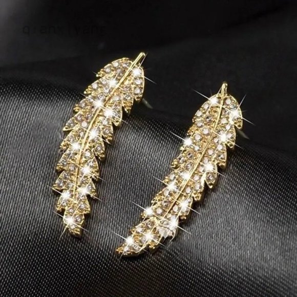 ⭐NWT Gold Leaf Vine Diamond Studs - Picture 1 of 2